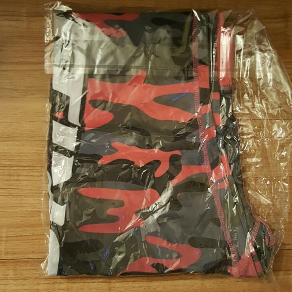 Hunter camo leggings NWT 🔫🔫 - Picture 4 of 4