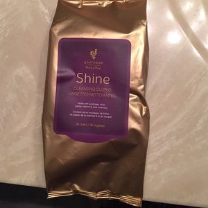 Younique shine cleansing cloths brand new