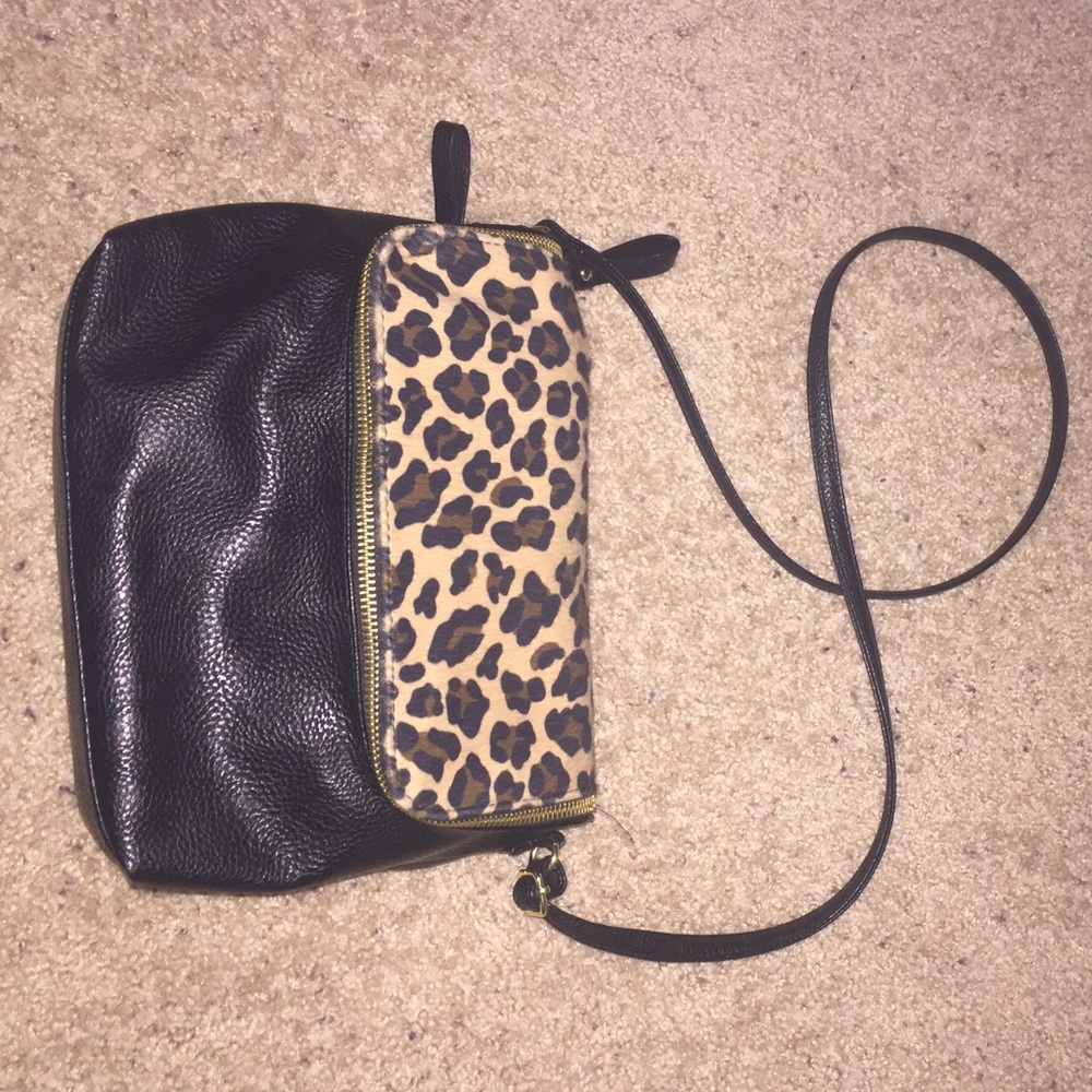 Leopard crossbody handbag!!