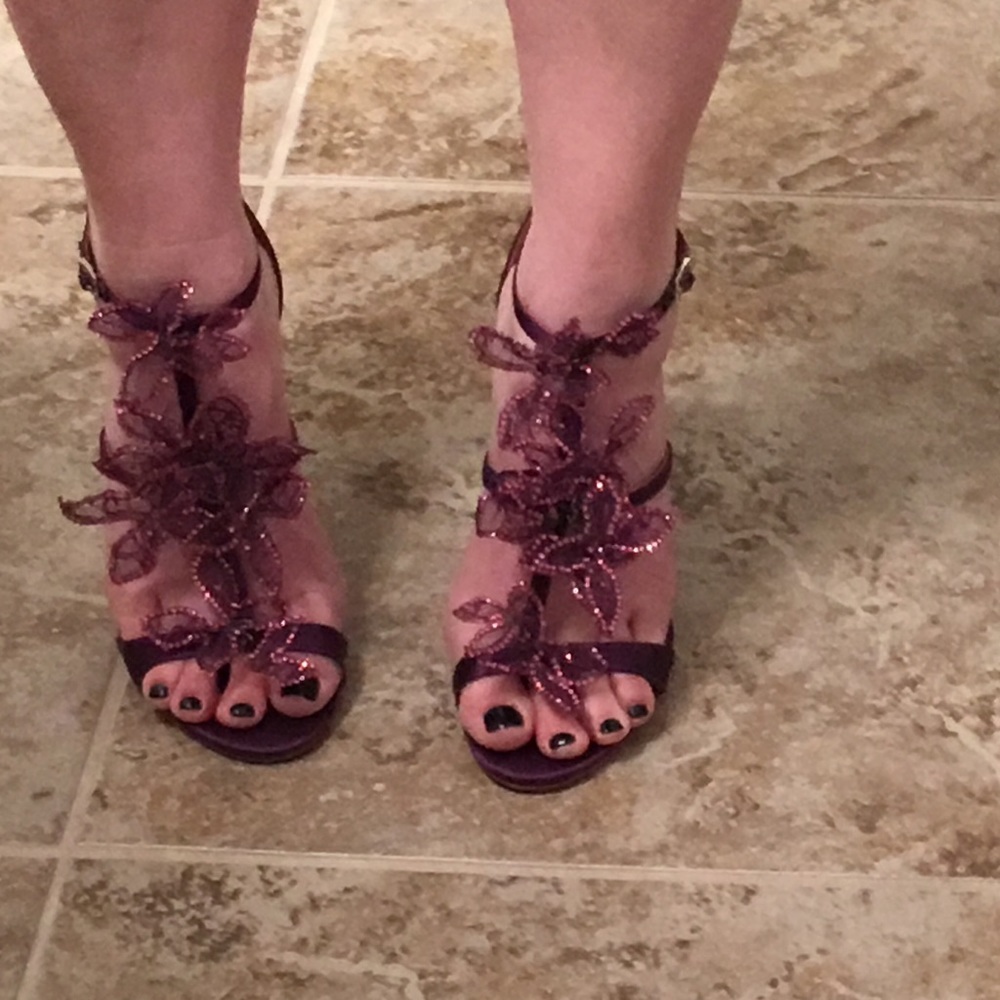 RARE Badgley Mischka Embellished Heels 👠,size 6