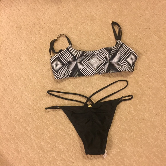 PILYQ Bikini Set - Picture 2 of 3