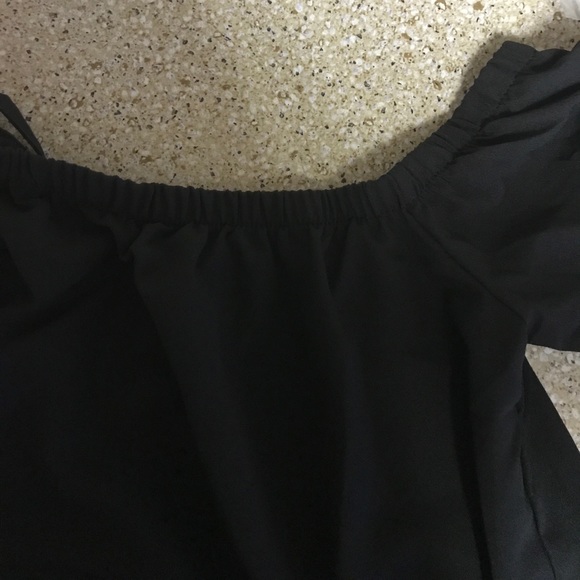 🎀sale🎀black Chiffon cut out shoulder - Picture 5 of 6