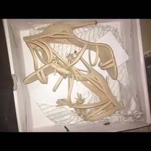 Aldo size 7 brand new beige stiletto with zipper