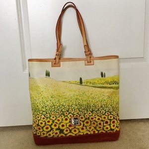 🎉SALE🎉 Dooney & Bourke Large Canvas Tote