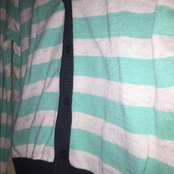 Active USA Sweater - Picture 2 of 2