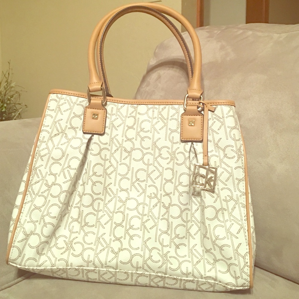 White Signature Calvin Klein Shoulder Bag