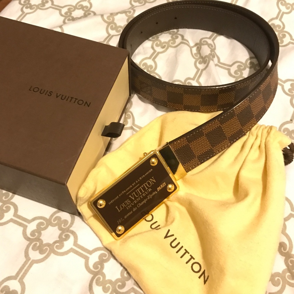 "Mint conditions . Louis Vuitton reversible belt