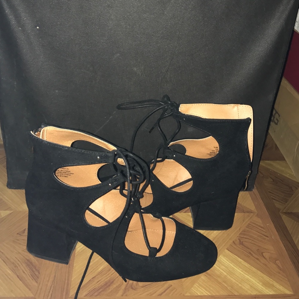Black heeled flats