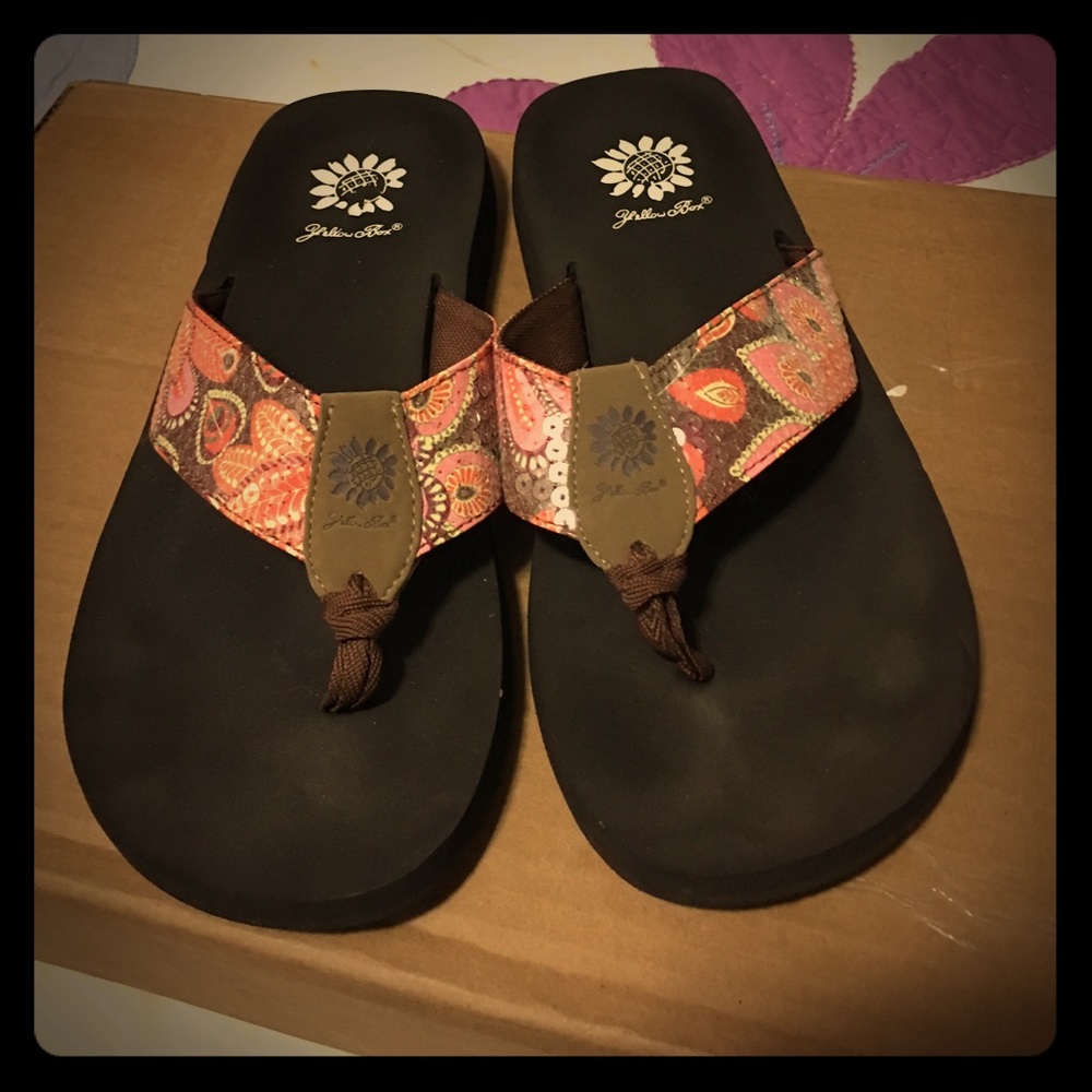 Yellow box Flip flops - Coral and Brown - Size 8.5