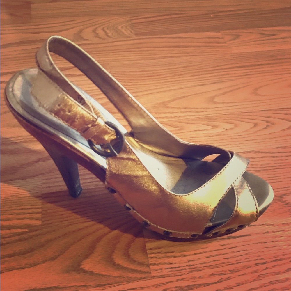 Steve Madden platform , solid wooden heel .