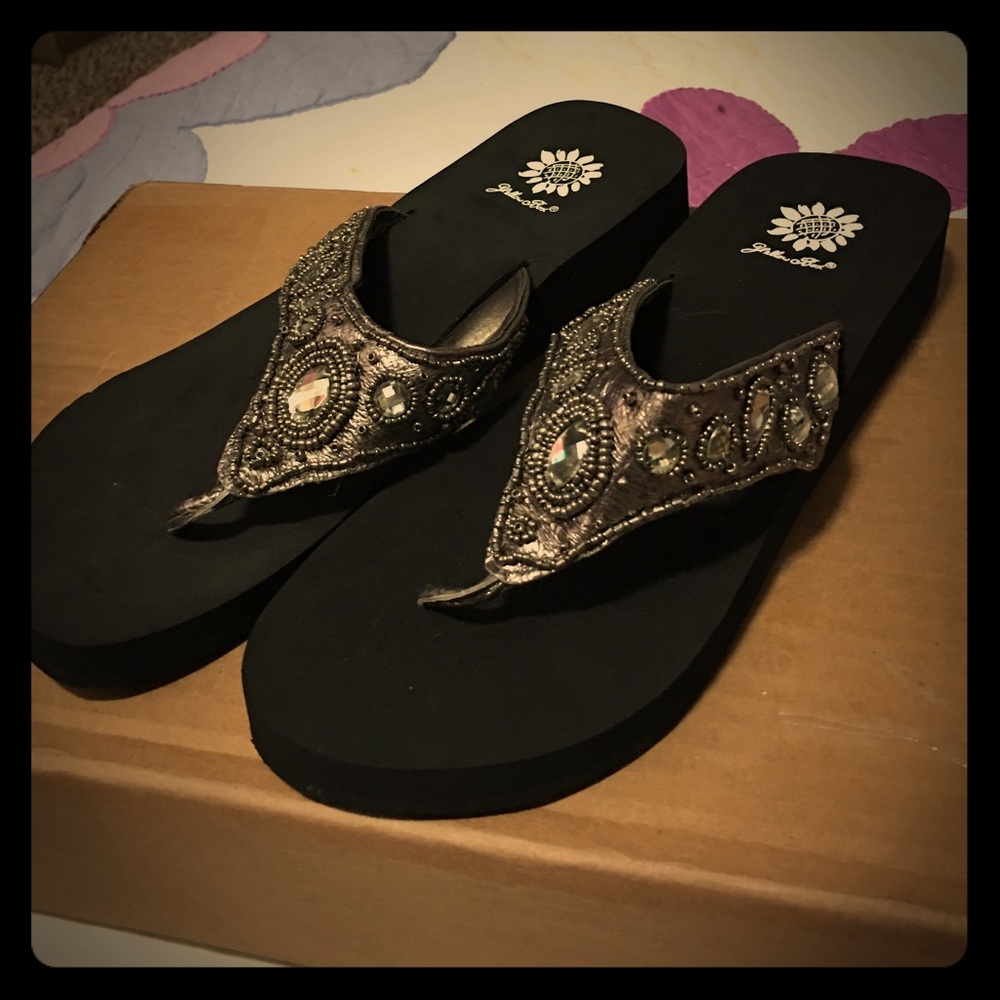 Yellow Box Flip Flops Janhavi Metallic Gold