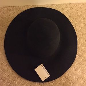 Wool floppy hat