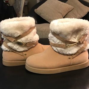 Guess woman's faux fur boots