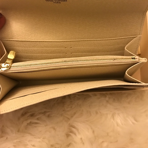 Brand new Louis Vuitton Wallet - Picture 2 of 4