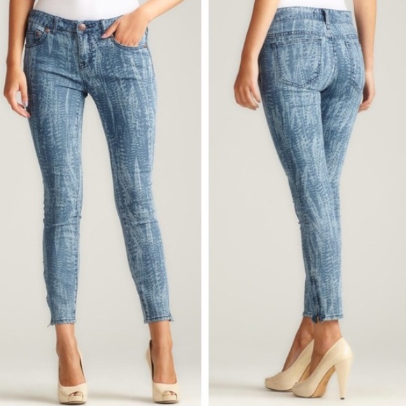 Free People Denim - FREE PEOPLE Feather print Skinny zipper Crop Jeans