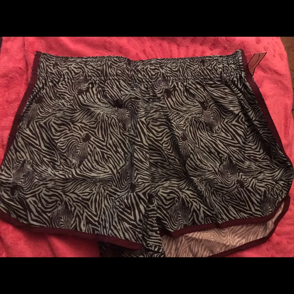 VS the player running shorts xs