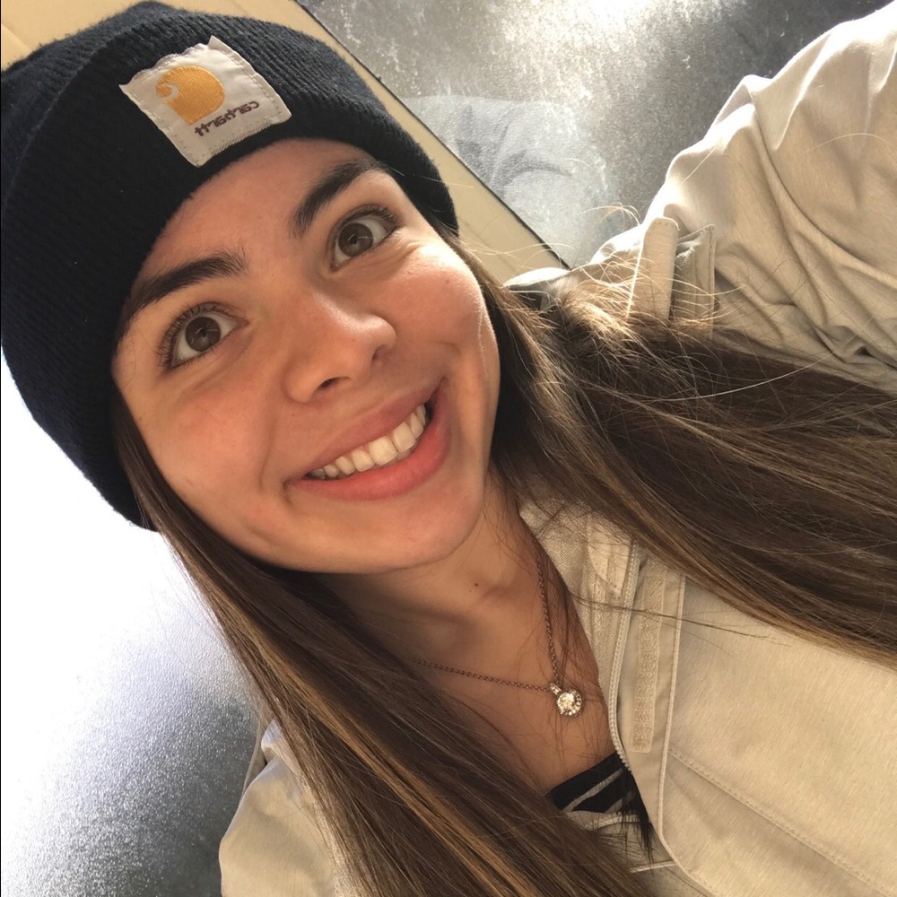 Meet your Posher, Estela
