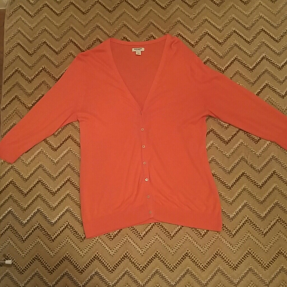 Old navy cardigan size L sleeve are mid arm