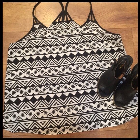 PLUS SIZE! Tribal Print Tank - Picture 2 of 3