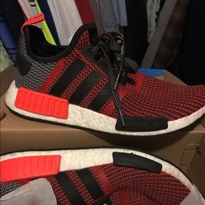 Nmd_r1 "lush red" size 9