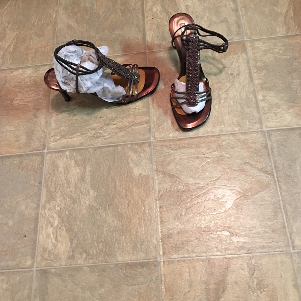 Shoes - Picture 2 of 4