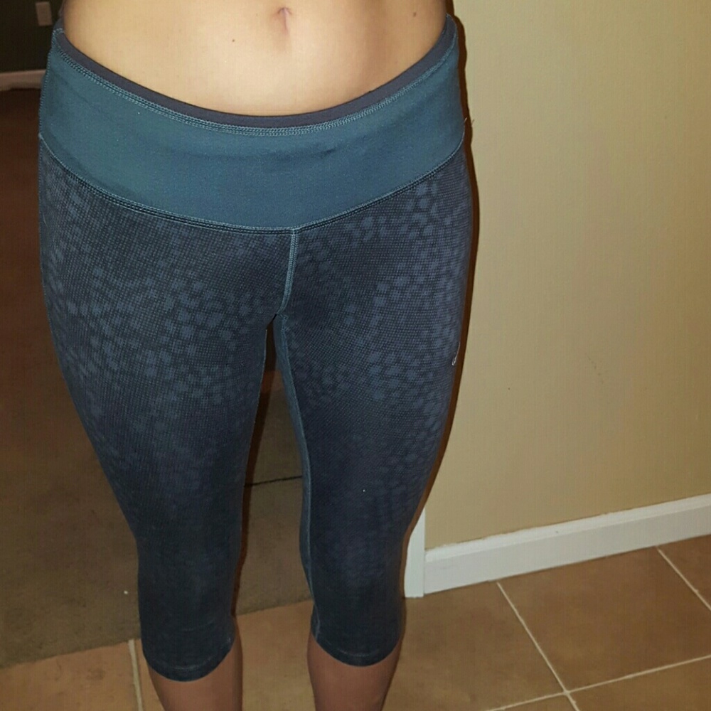 2/$15 🌟SALE🌟 Nike dry-fit capri pants