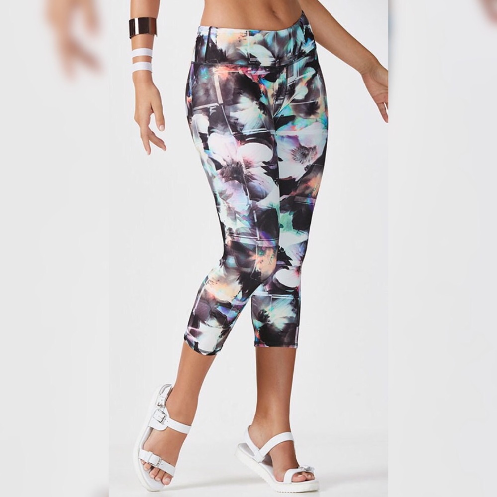 Fabletics Cropped Yoga Pants/Leggings