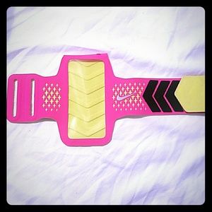 Nike iPhone 5/5s/5c exercise arm band