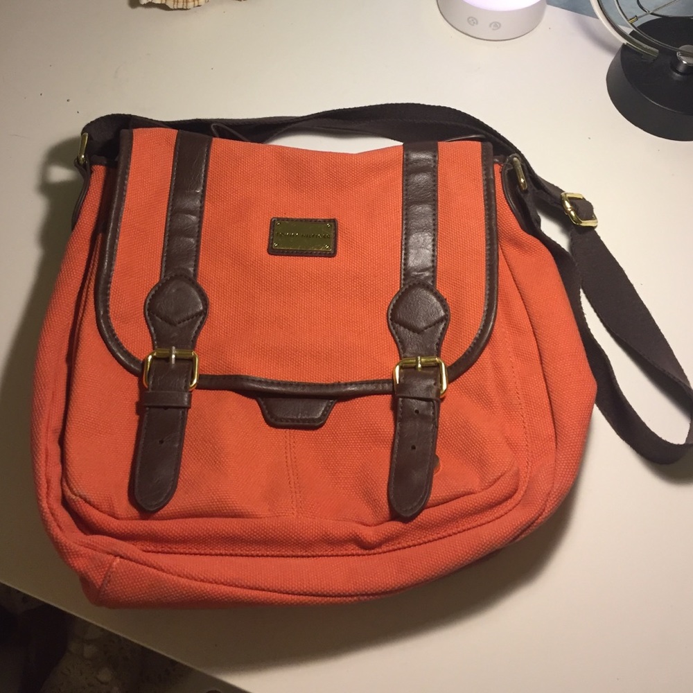 Tommy Hilfiger messenger bag