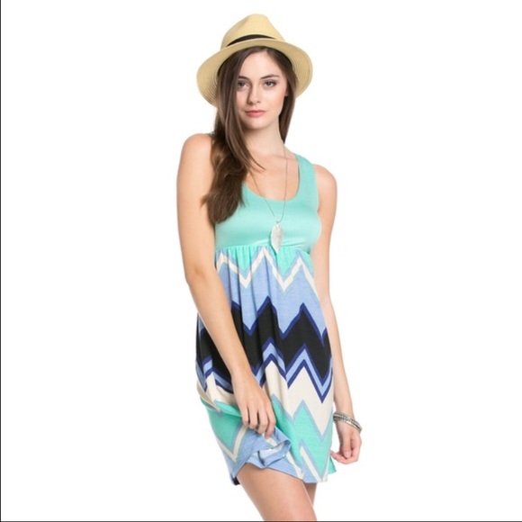 👗Sleeveless Chevron Dress👗 - Picture 2 of 4