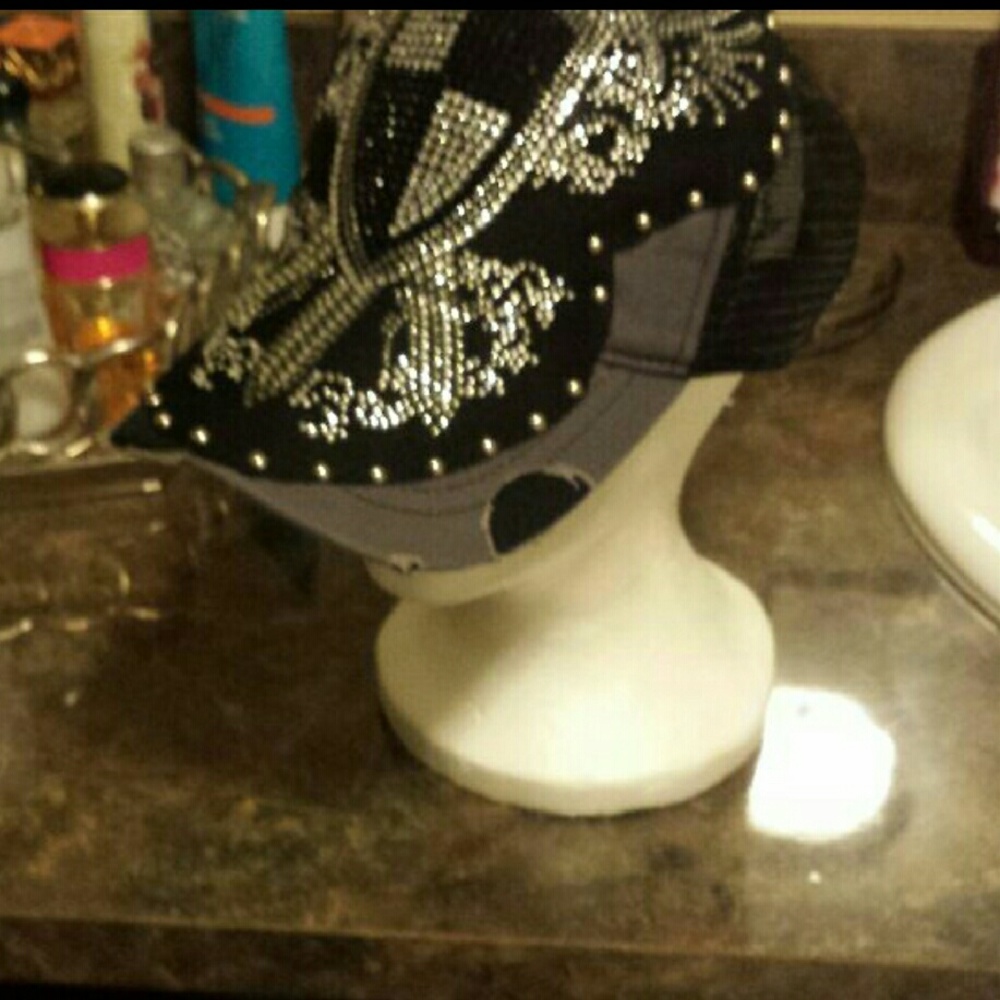 Hat with real crystals