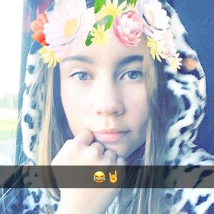 Meet your Posher, Caitlin