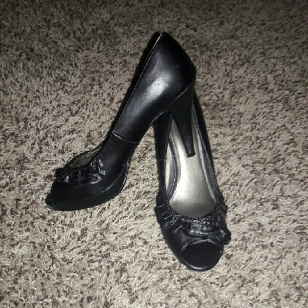 Fioni, peep toe heels