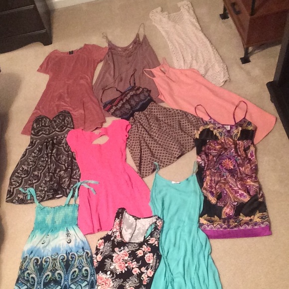 Bundle of 11 dresses size small - Picture 1 of 2