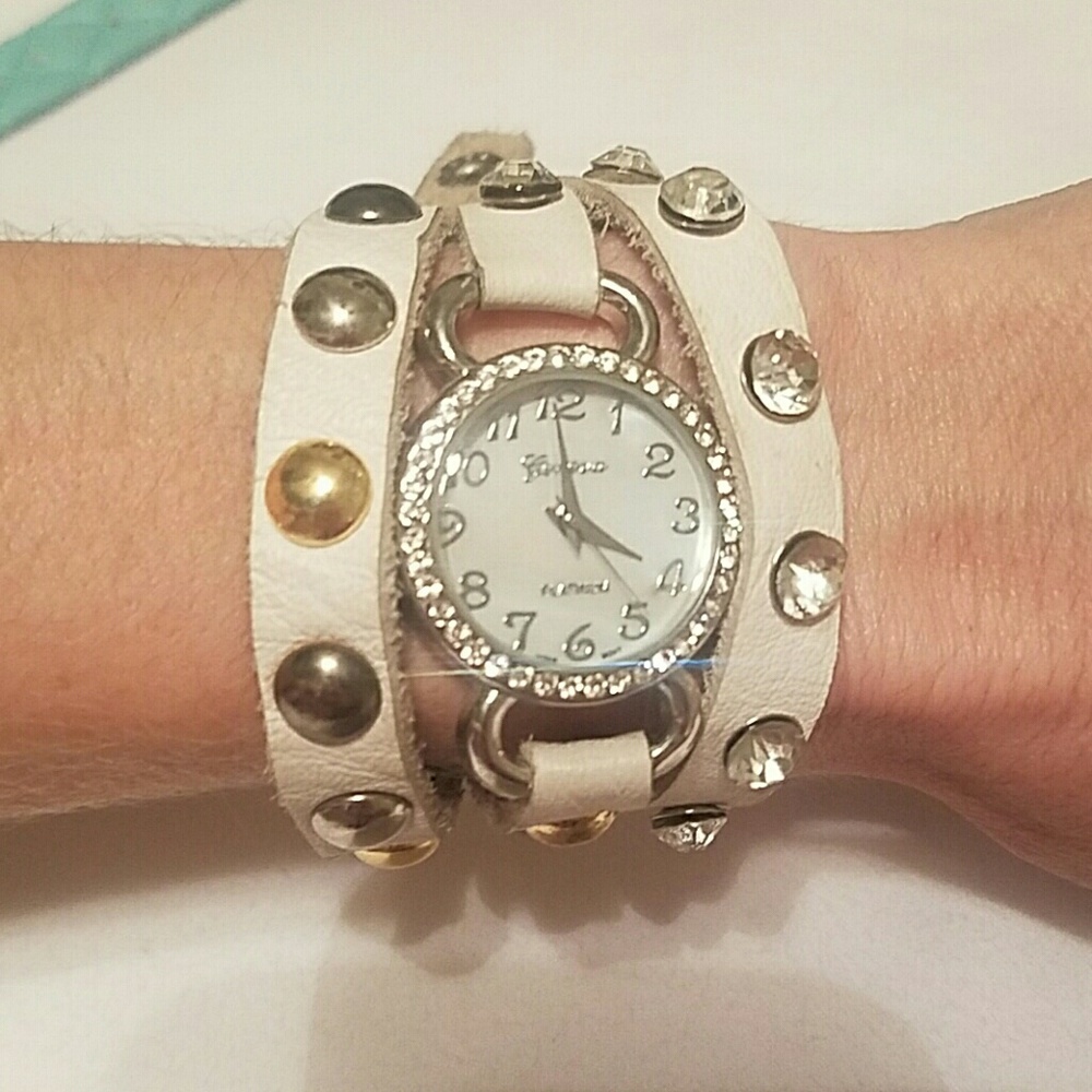 Watch and earring bundle