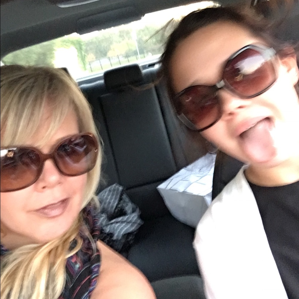 Meet your Posher, Holly