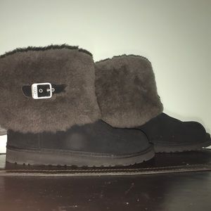 Brand new uggs. Size 5