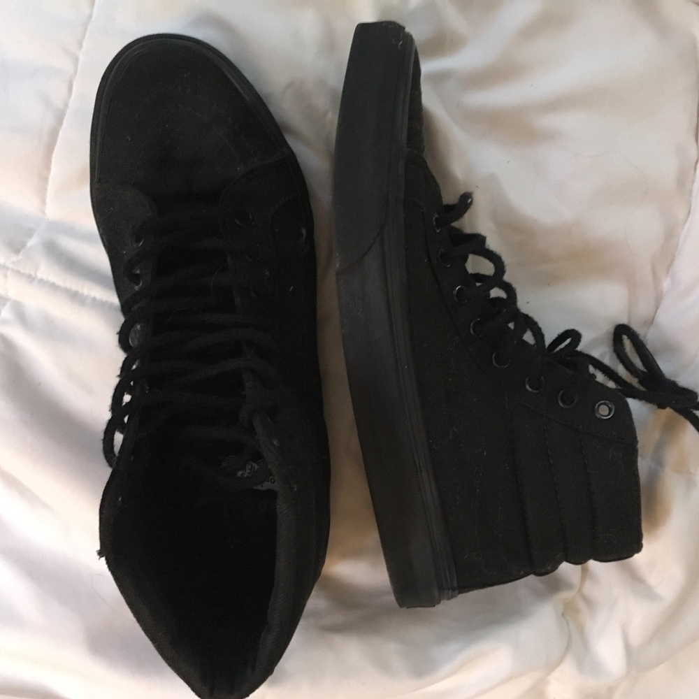 ✨Barely Worn Women's Black SK8-HI Vans✨