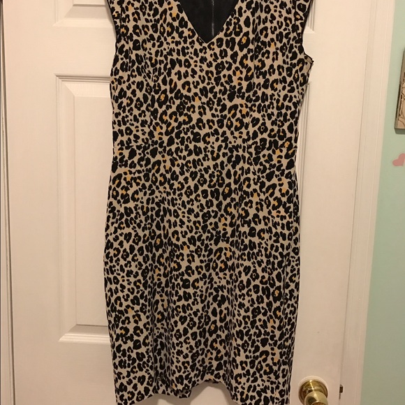 V neck leopard print dress. - Picture 3 of 3