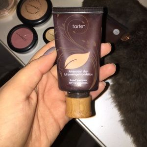 Tartar Amazonian clay full coverage foundation
