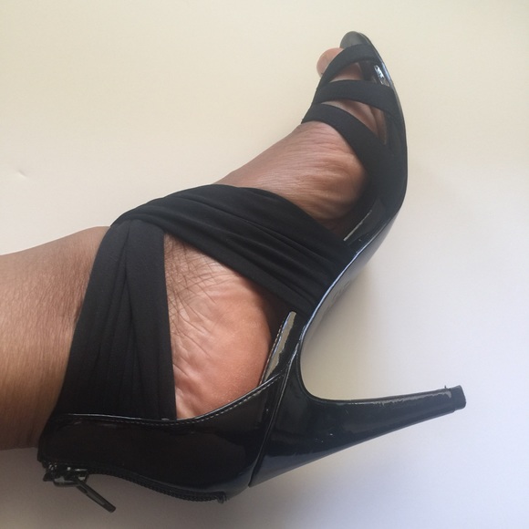 Black 4in Adrianna papell heels - Picture 3 of 4