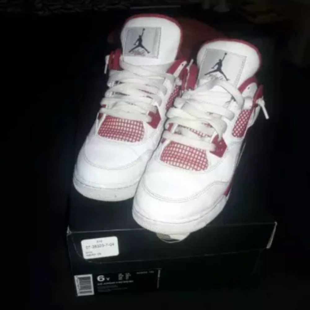 Retro Jordan 4's
