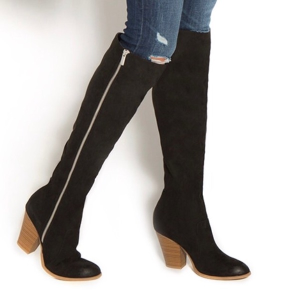 Paulette Black Boots. Size 7. - Picture 2 of 4