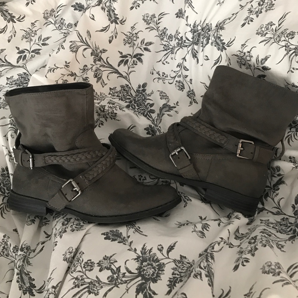 Gray slouchy booties