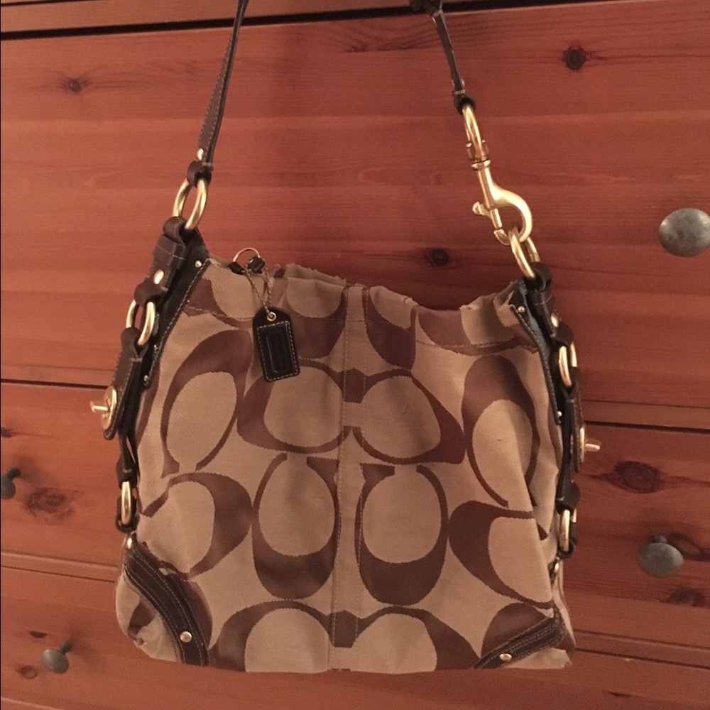 Medium size Coach purse