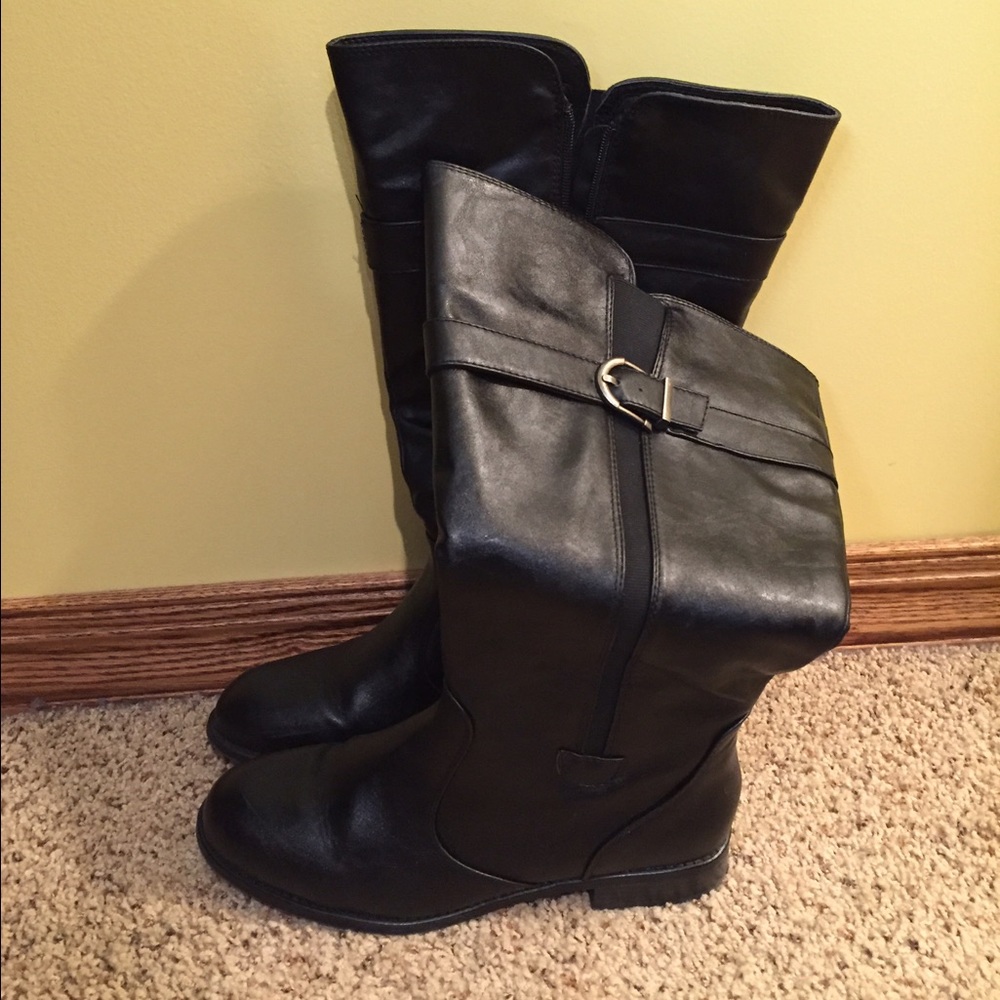 Very wide calf size 9 boots. Worn once