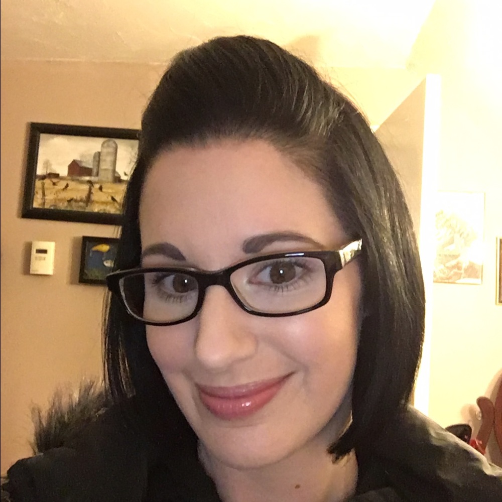 Meet your Posher, Danielle