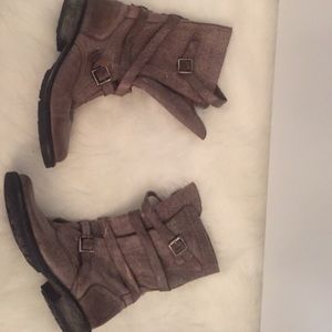 Steve Madden Gray Brewzzer Boots