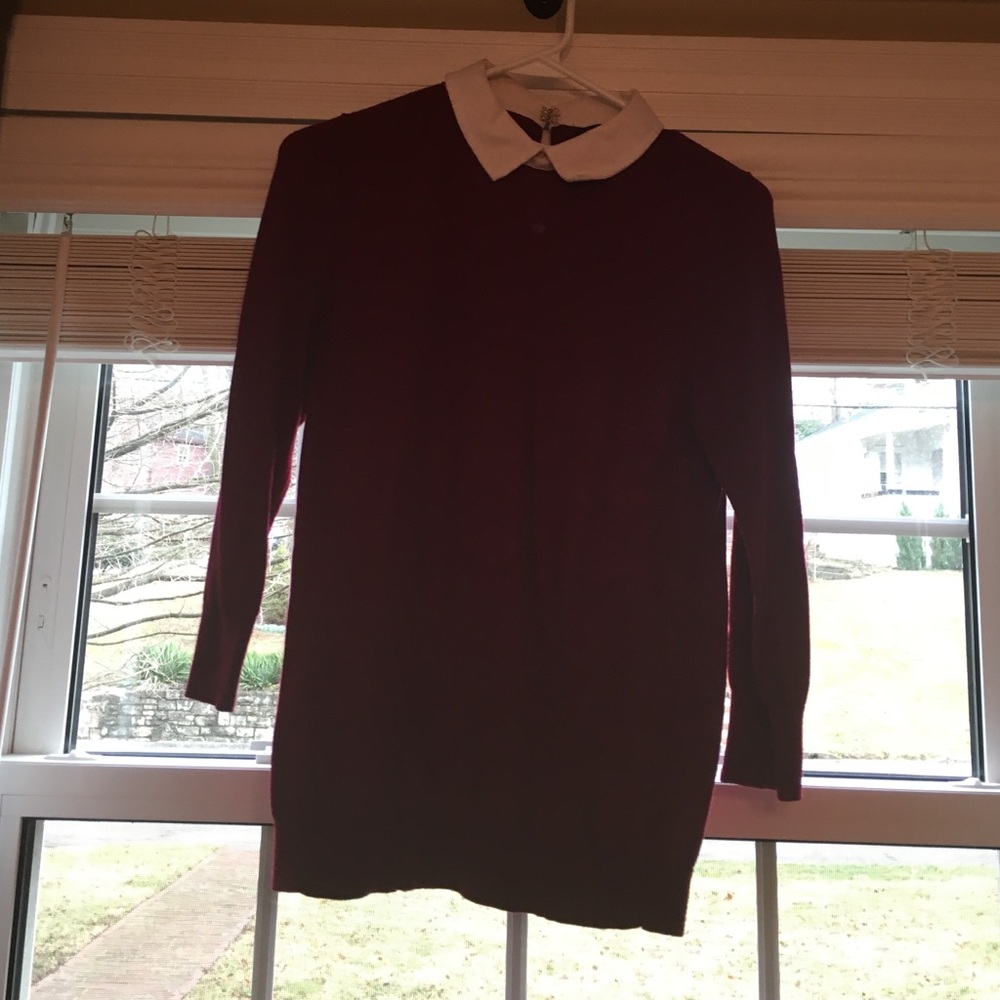 Maroon sweater with collar