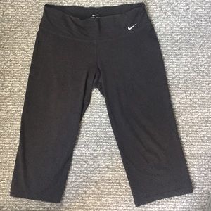 Nike drifit cropped pant